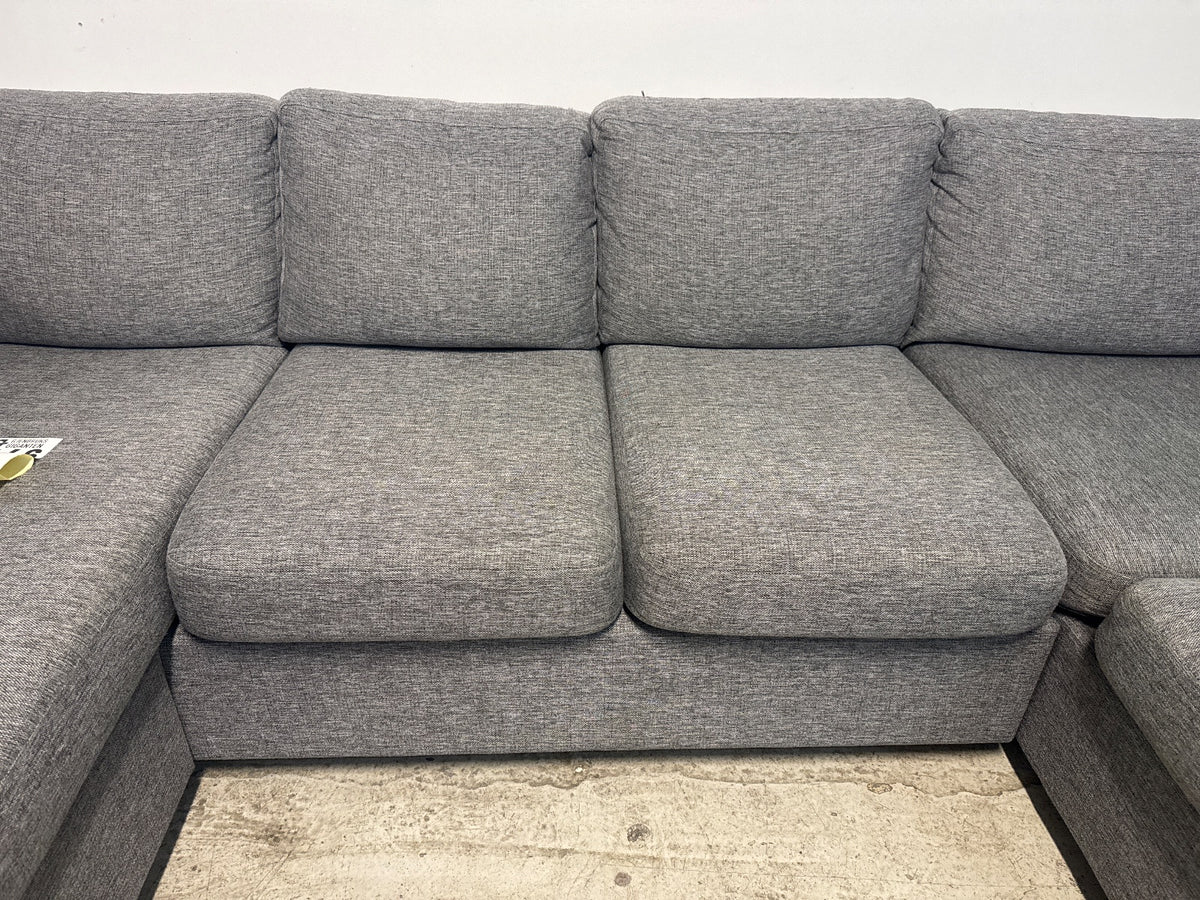 Nyrenset A-møbler Oslo Stoff U-Sofa i Grå Farge