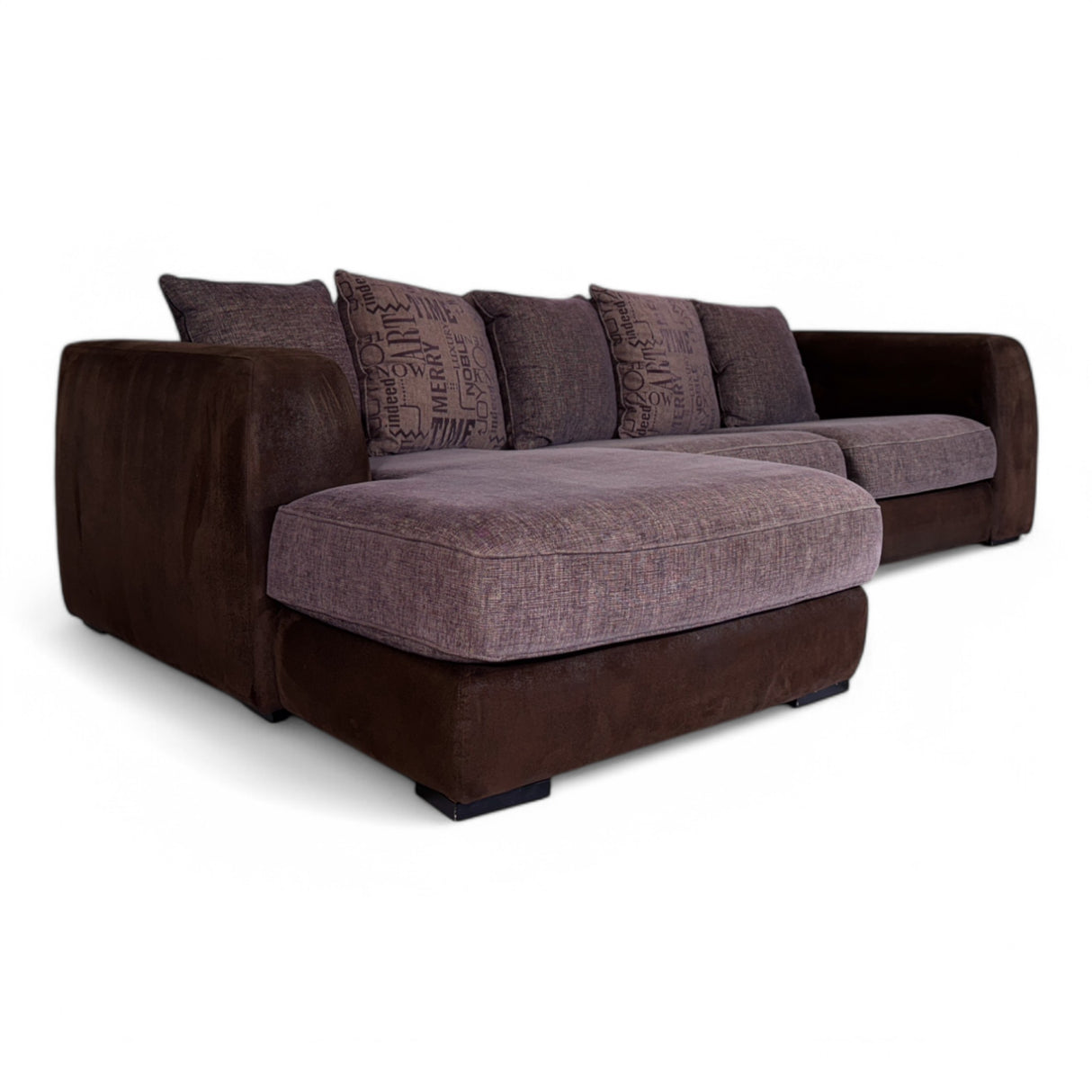 stilig_kontrast_i_fargene,_en_unik_sofa_som_skiller_seg_ut
