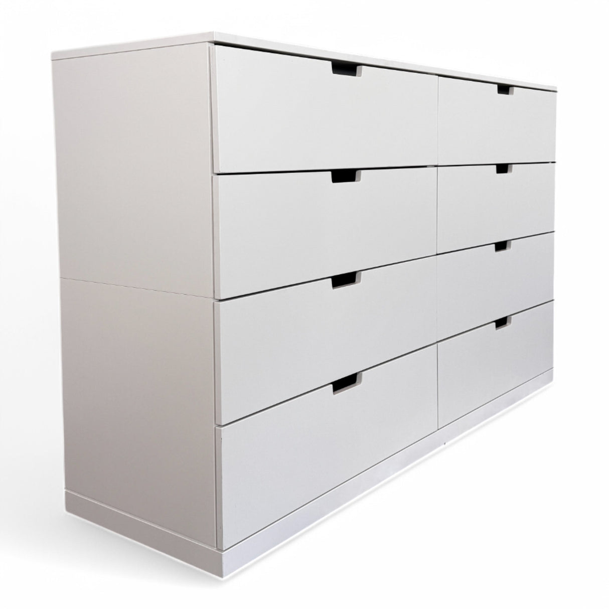 ikea_nordli_kommode_i_hvit_med_åtte_skuffer