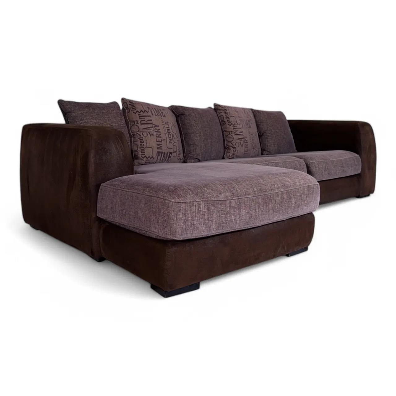 stilig_kontrast_i_fargene,_en_unik_sofa_som_skiller_seg_ut