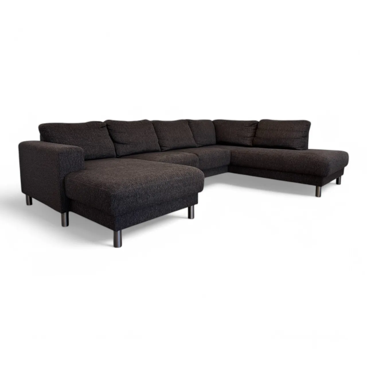 stor_og_romslig_u-sofa_med_god_plass