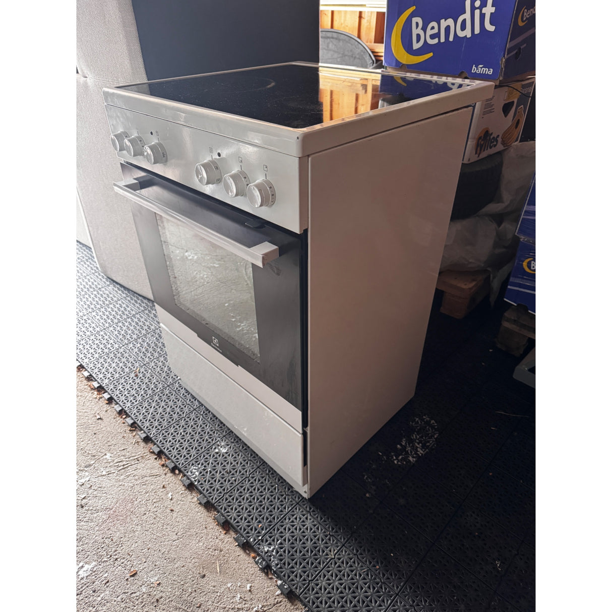 Keramisk komfyr Electrolux 57 liter Energiklasse A Hvit